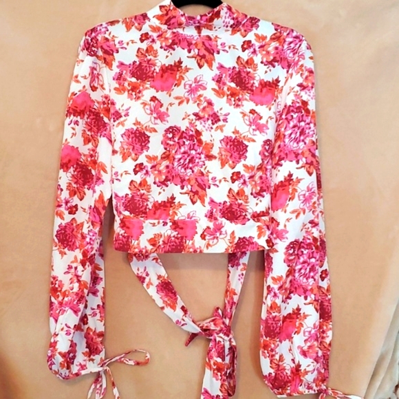 Boohoo Woven Floral Tie Back Top - Picture 3 of 8